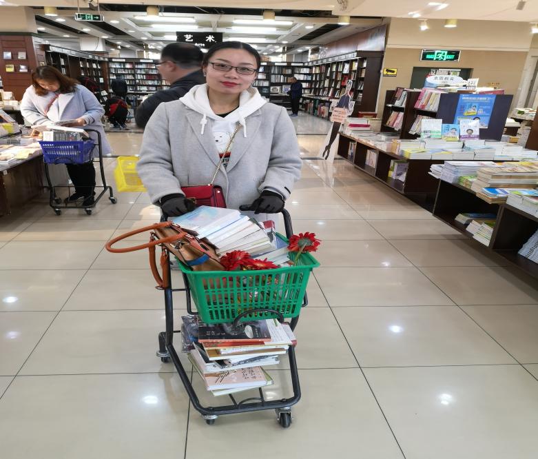 圖書館開展“你選書，我買單”圖書現(xiàn)采活動