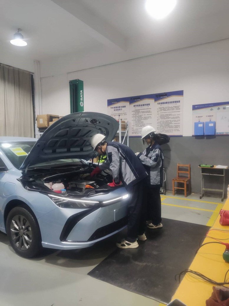 汽車工程學院學生組技能大賽比賽現(xiàn)場